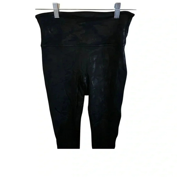 Spanx Faux Leather Matte Black Camo Leggings Size Medium - Picture 7 of 11